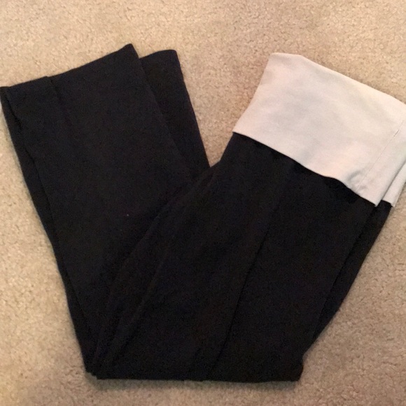 Victoria Secret Cropped Leggings - Picture 2 of 2